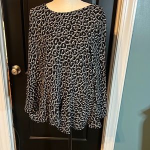 Never worn L size 12-14 Mudpie leopard blouse closet clean out